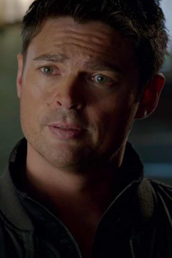 DiannaMims's tweet photo. @KarlUrban #almosthuman post because I do what I want! #KUrbees https://t.co/iPzRRg1ylP