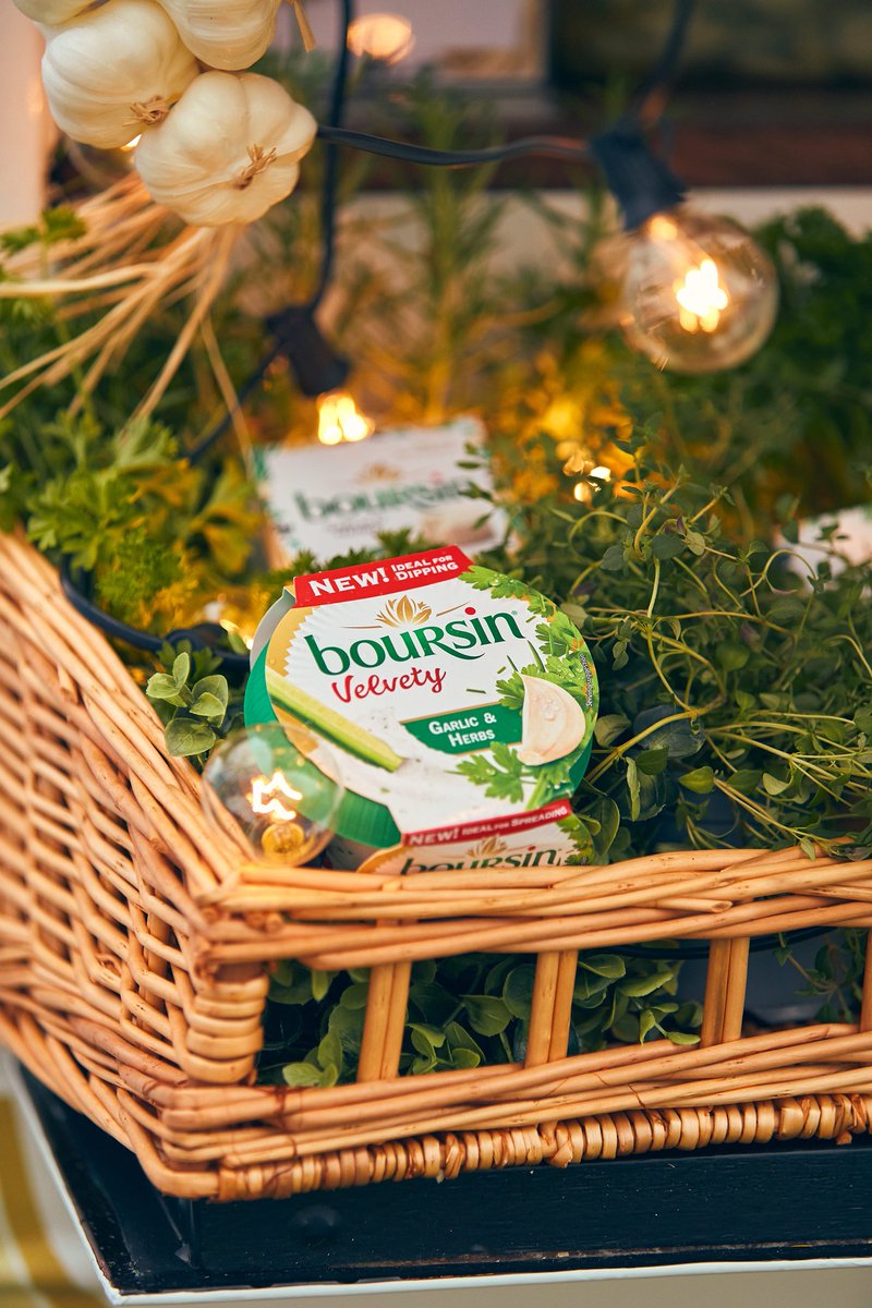 Pubinthepark_'s tweet photo. We can't get enough of @BoursinCheese samples! Pop over to their stand to discover some delicious morsels 😋🧀🧀

#pubinthepark #pitptw #pitptour #summerfun #festivalseason #wesummer #ouiboursin https://t.co/pHiyGXEIjZ