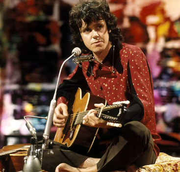 Donovan similar to Donahue. Means "brown-haired warrior/dark princeling" in Irish from Donnchadh. Made famous by Donovan (b 1946), Scottish singer/songwriter & guitarist. Since at least 2008 he has lived in Co Cork with his family.  https://www.bbc.co.uk/music/artists/72d7d717-0837-4f2a-9641-d0f9fdd3acf7 