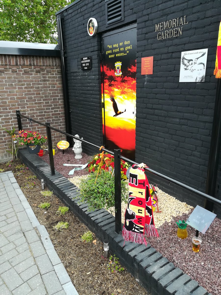 weerd1972's tweet photo. Waar een kleine club groot in kan zijn. #memorialgarden in 1 woord, prachtig! @GAEagles https://t.co/rPKwUGuoJQ