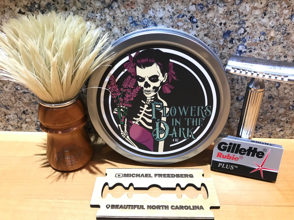 Today's video review: Dr. Jon's 'Flowers In The Dark', another excellent vegan shave soap!

youtu.be/KTzq2XYvi-w

#wetshaving #sotd #shavesoap #review
@DrJonsSoapCo @mantic59 @vmarks @SemoguePortugal @fatip15