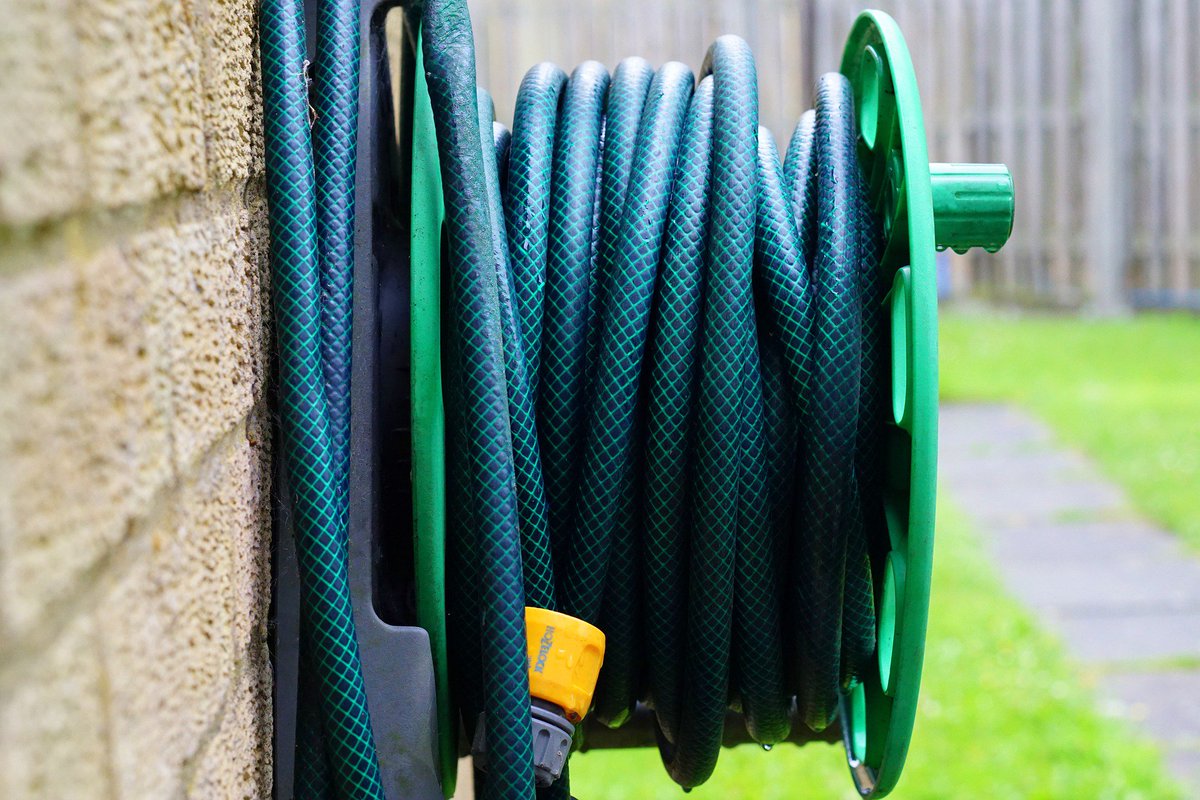 DynamicWater's tweet photo. Water Saving Tip: Add an automatic shut-off nozzle to the end of your outdoor hose. It could save 5 gallons of water per minute!
#dynamicwater #watertip #watersavingtip #outdoors #conservewater #watertechnologies #reduce https://t.co/W09cDniPMQ
