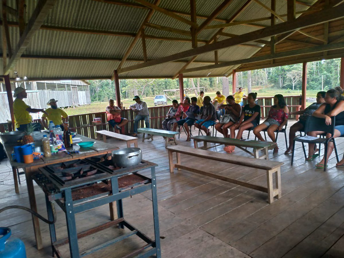 ProjetoRondonMD's tweet photo. Outra oficina sobre educação ambiental foi realizada pelo @NER_IFPR_Palmas, dessa vez, na Comunidade Rio Branco, em Xapuri. Estudantes e professores conversaram e sensibilizaram moradores sobre práticas cotidianas de proteção ao meio ambiente. https://t.co/vg4EPt1iOP