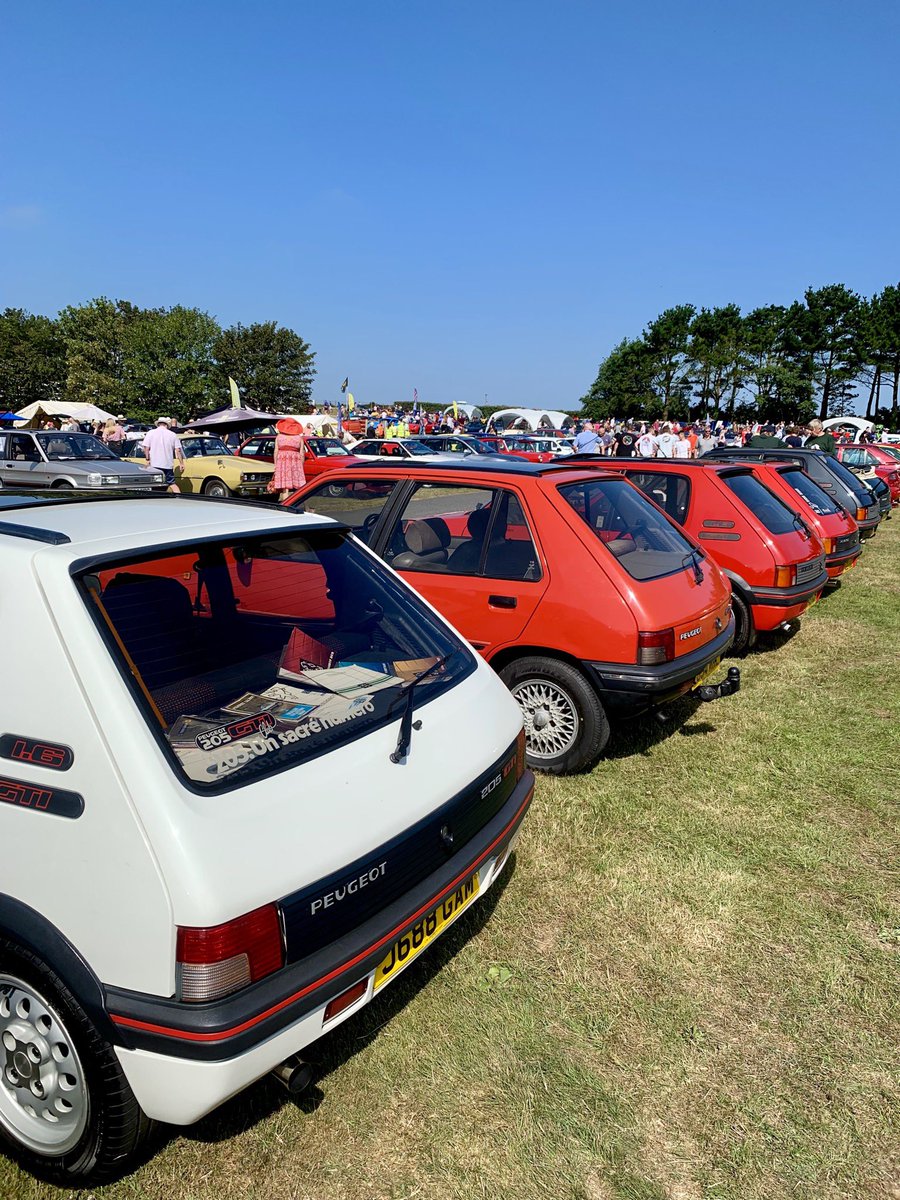 PSCUK_'s tweet photo. Great selection of cars on display by the @PSCUK_  Devon &amp; Cornwall Group at the #WadebridgeWheels show in Cornwall. Were you showing your PEUGEOT at an event this weekend? Let’s see some photos! https://t.co/ieV0ww6Y8c