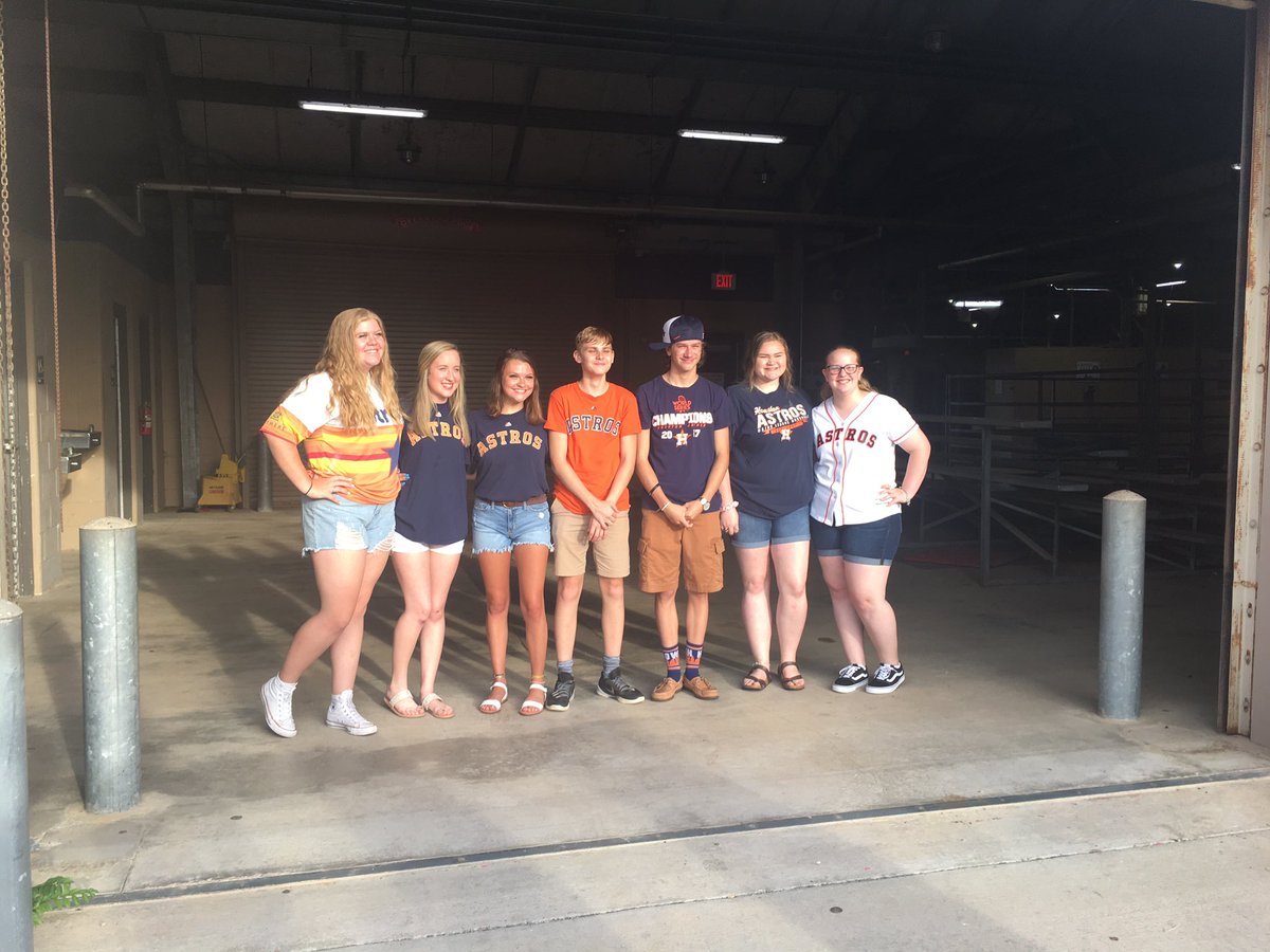 MckennaNikkole's tweet photo. Off to convention #ffastateconvention https://t.co/jz1Wi9wGXn