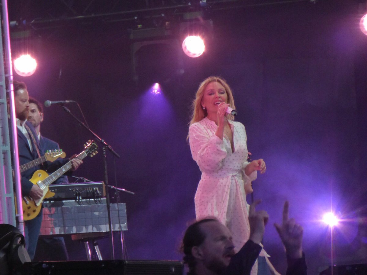 Pam_J_B's tweet photo. @lythamfestival Some pics of Tony in action and getting thanked by @kylieminogue  #TonySignsLytham #LF10 https://t.co/h4ZCIFyW7I