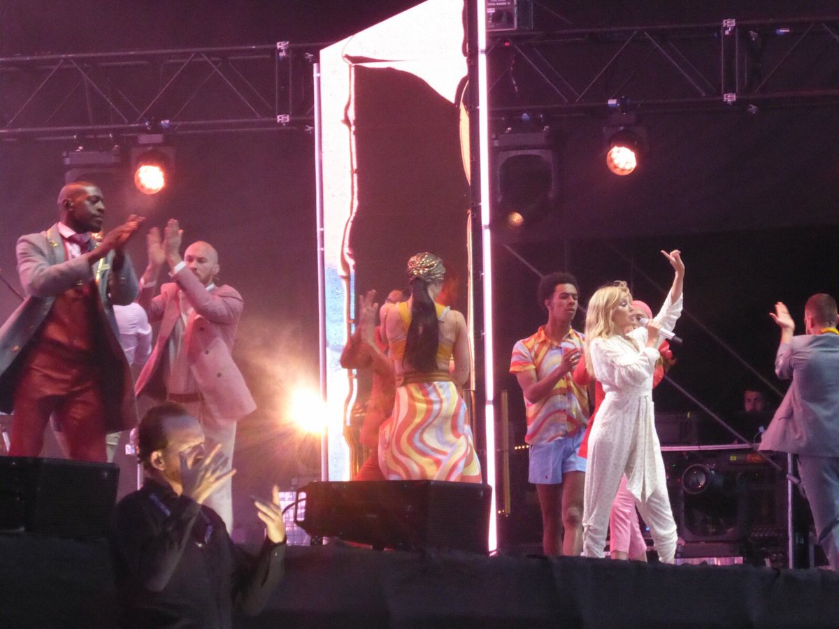 Pam_J_B's tweet photo. @lythamfestival Some pics of Tony in action and getting thanked by @kylieminogue  #TonySignsLytham #LF10 https://t.co/h4ZCIFyW7I