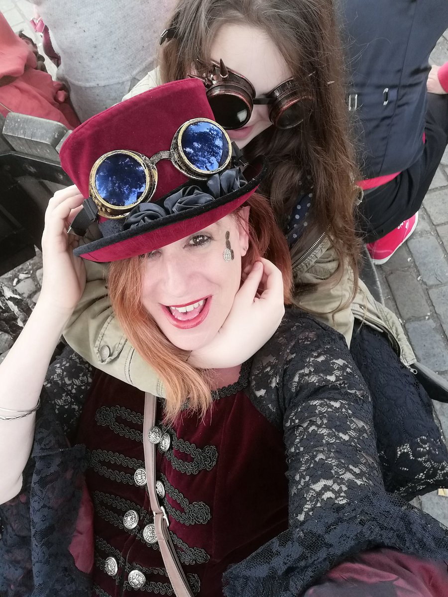 transyawn's tweet photo. Steampunk weekend https://t.co/WbI5hGlmtb
