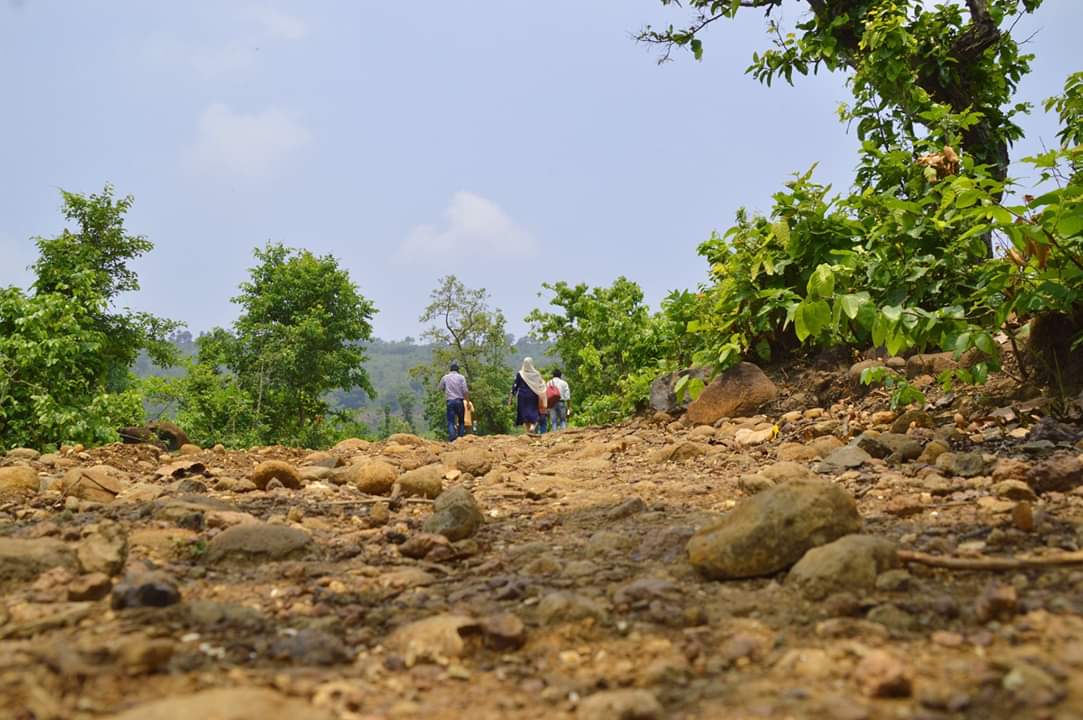 AlokBharti_Comm's tweet photo. When the journey is more beautiful than the destination!
A walk to a village in Jharkhand.
🛣️
#agencylife #researchwork #documentaryproject https://t.co/gyPkIoBbnv