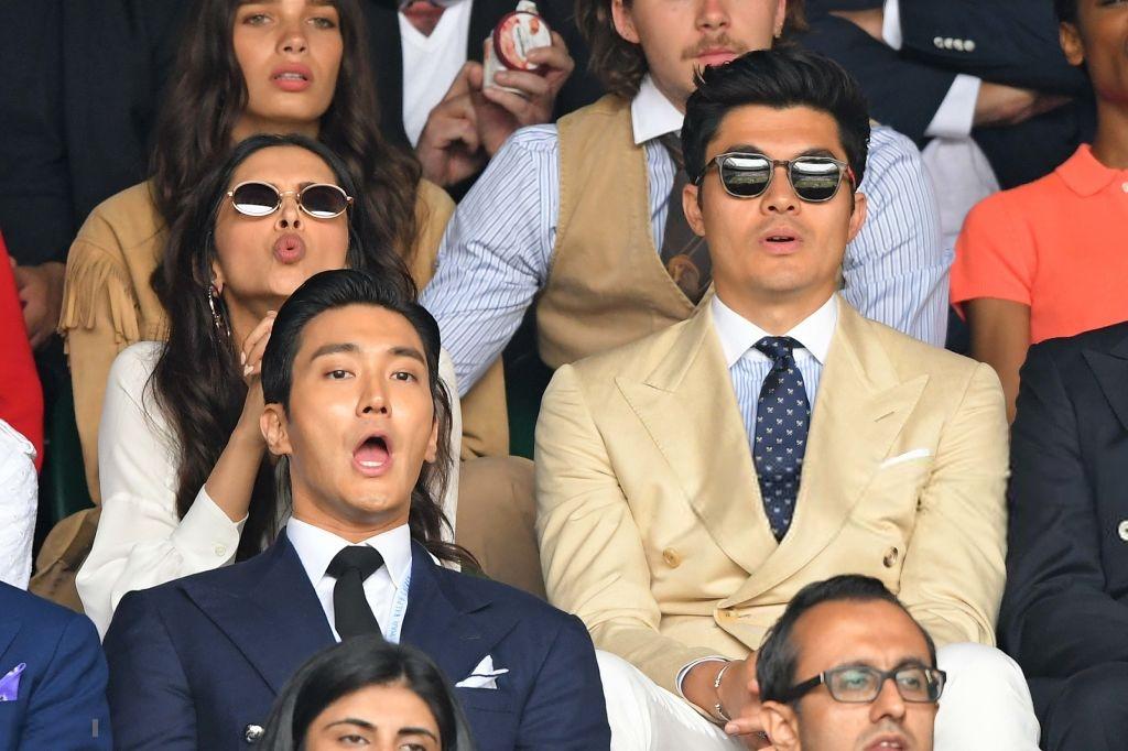TeamDeepikaMY_'s tweet photo. Deepika Padukone, Henry Golding and Choi Siwon at #WimbledonFinal in London https://t.co/fkbQ13oPlk