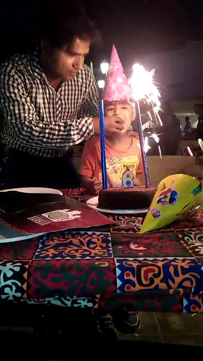 Afaquealibhatt1's tweet photo. My Dear Son #MohammadAffanBhatti is Cutting His Birthday Cake 🎂.
At Hyderabad Darbar Hotel.

@BBhuttoZardari @BakhtawarBZ @AseefaBZ https://t.co/0HvyjJsvwT