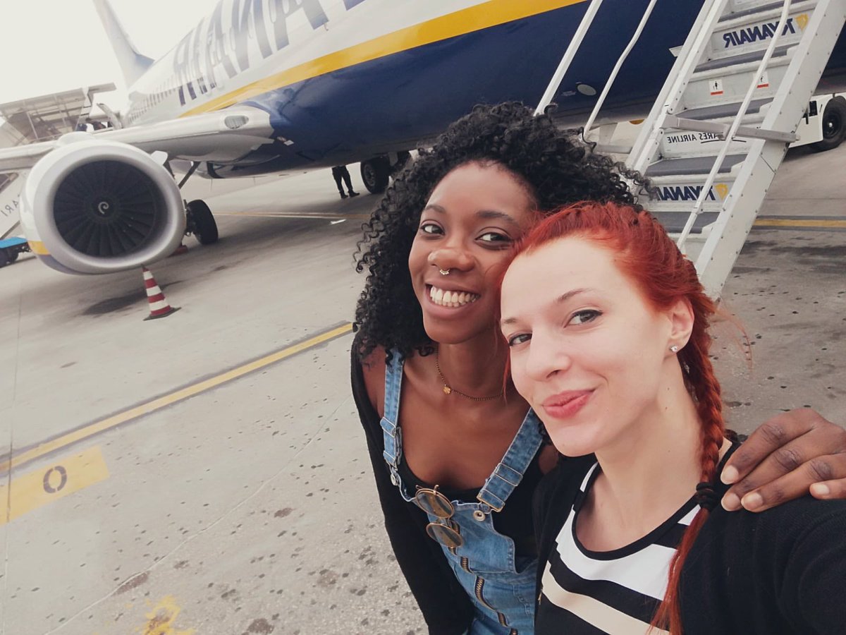 Myriam_Vivienne's tweet photo. L’arrivo🛬
#mitacosmetics #mitasummerfashion #mitacosmeticsevent #moladibari #bari #puglia #apulia #testimonial https://t.co/hq3PI5vA2t
