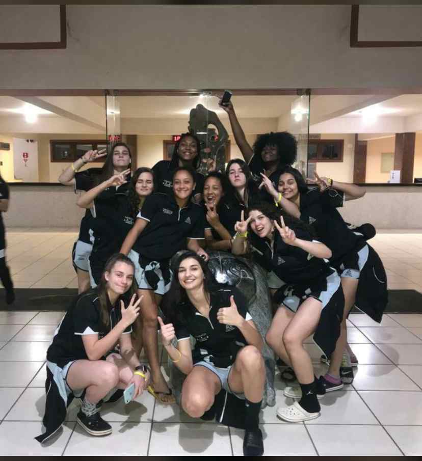 raisa_gama's tweet photo. "Nunca deixe alguém dizer que  você não pode fazer alguma coisa.
  Se você tem um sonho,tem que correr atrás dele.
  As pessoas não conseguem vencer é,dizem que você também não vai vencer.
Se quer alguma coisa,corre atrás."
#Fardapreta❤
#HANDCCA❤ https://t.co/B6GMi4hS5C