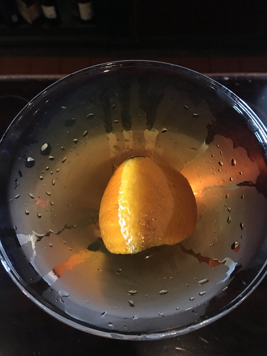mealdiva's tweet photo. Just staring into my Manhattan loving the burnt orange flavors #nomnom #cocktails #cocktailtime🍹 #manhattans #bloodoranges #oranges #gettingmydrinkon🍻 #mealdiva #mealdivapix @the_tewks https://t.co/jK4ZZW83Qg