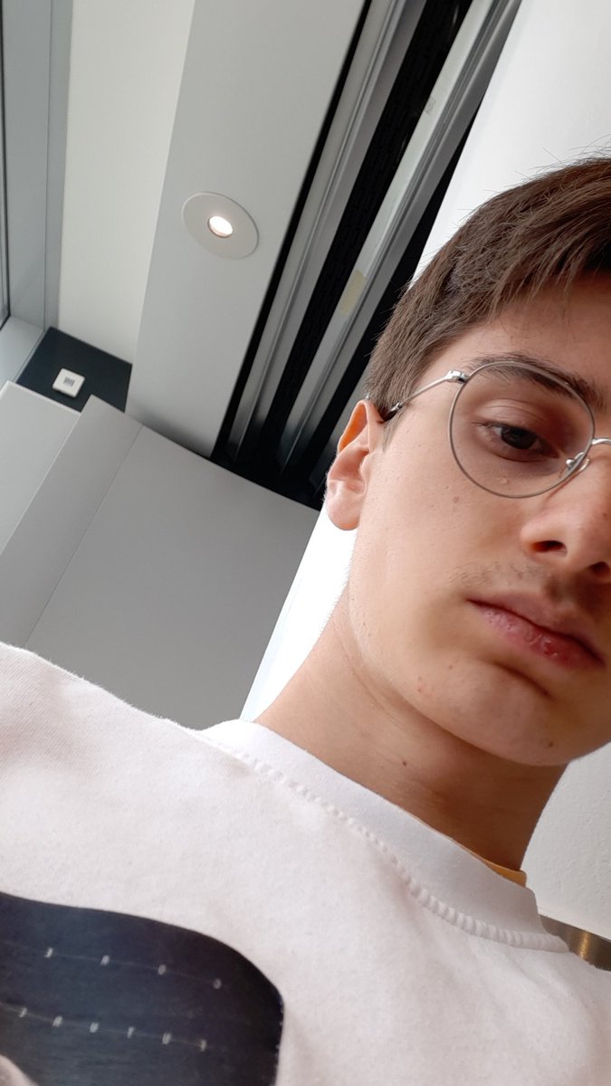 Kossof_'s tweet image. Bn cv pr l'instant mais jpeu begere a tt moment