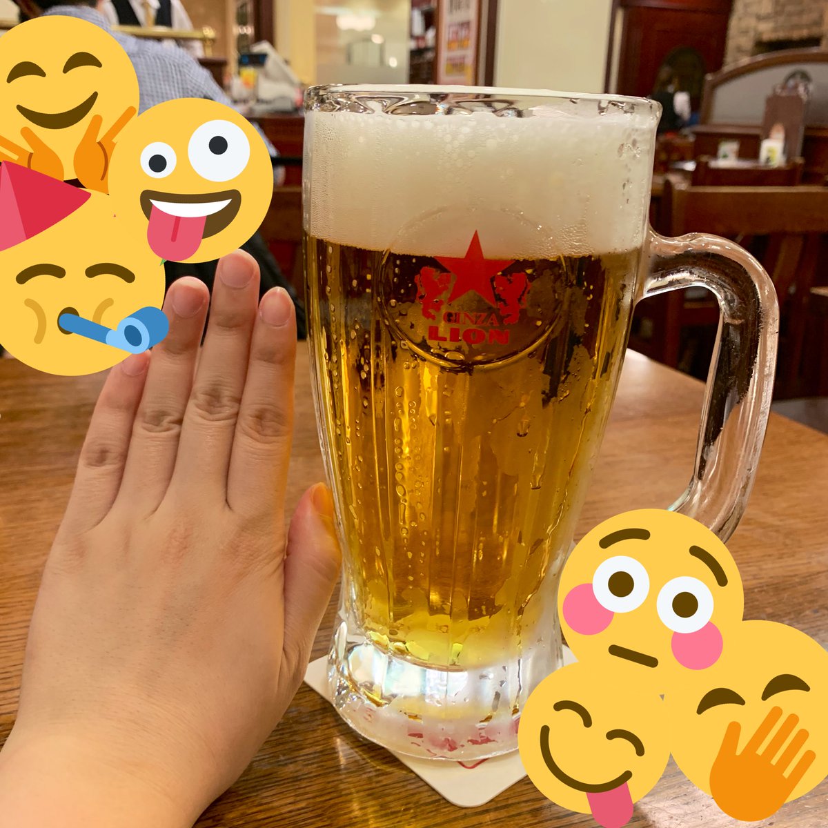 相川 真穂 めちゃくちゃ大きなジョッキでめちゃくちゃおいしいビールを飲みました 絵文字のスタンプは味を表現してます 無理矢理