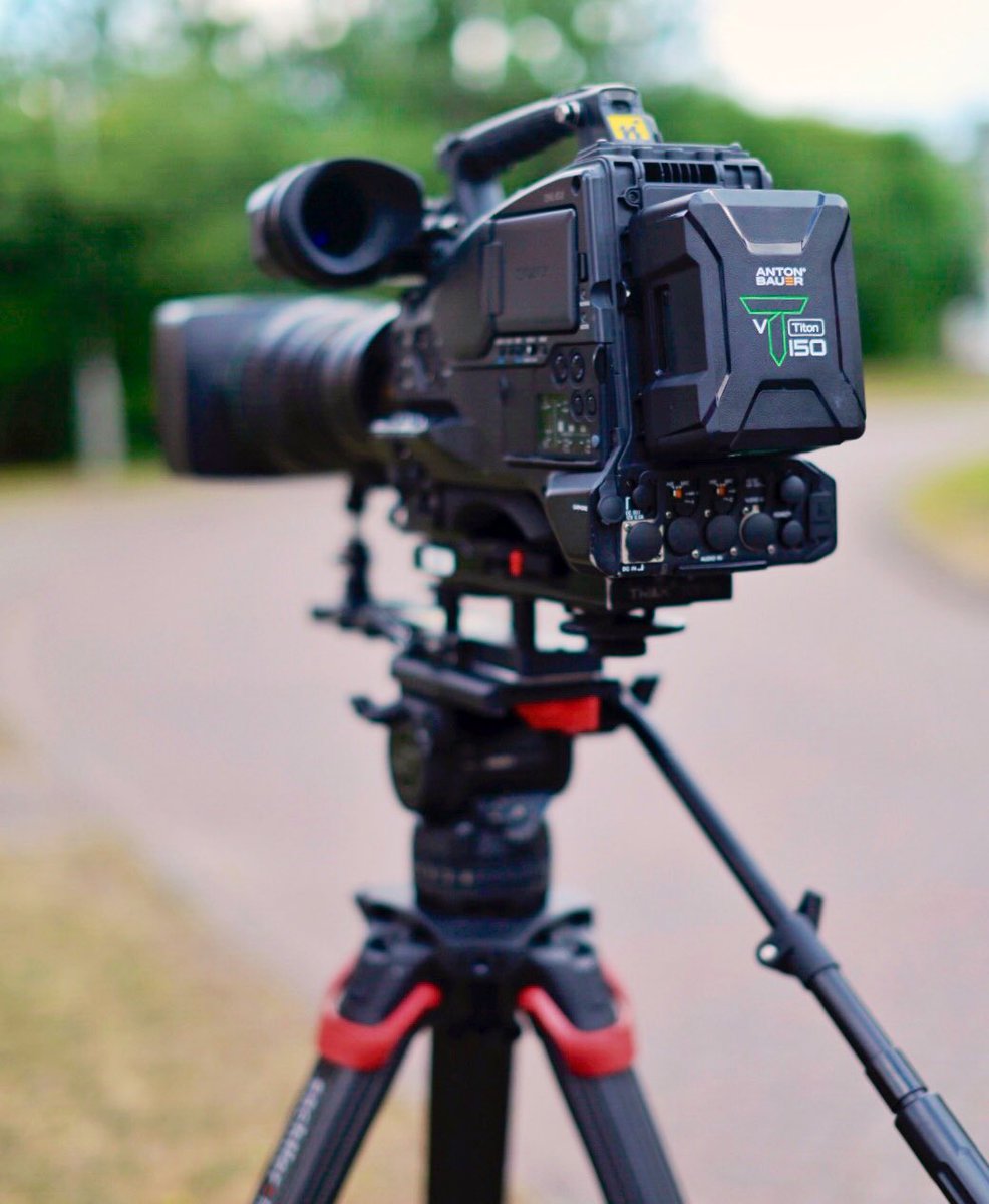 TheSteadicamMan's tweet photo. Beastly HJ40 lens prepped for #airshow #filming this weekend at #DuxfordAirShow!
All day power from @Anton_Bauer Titon 150 batts, &amp; supreme support with @Sachtler #Flowtech100 tripod!

#sachtlerflowtech #antonbauertiton #longlens #Filmmaking #production #videoproduction #filmcre https://t.co/qEkIaqUo0Z