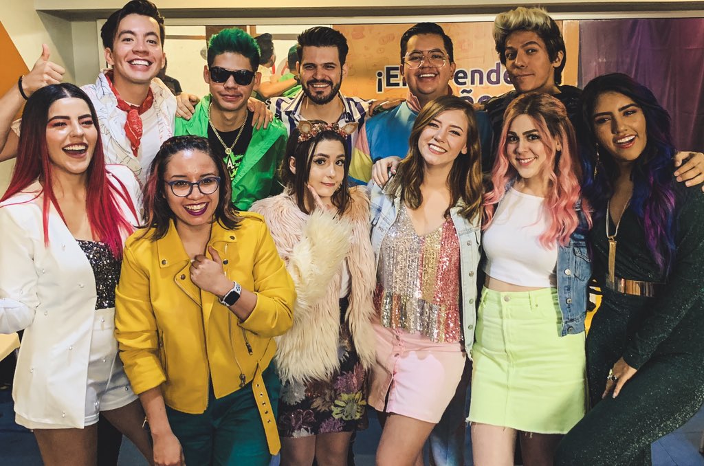 Familia lista para la inauguración de la #AcademiaGazer en Kidzania!!!