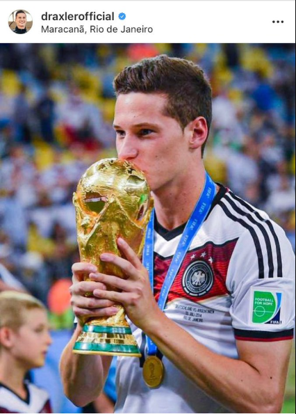 GalsenParis95's tweet photo. Draxler qui poste cette photo sur Instagram pour rappeler à Neymar le 7-1 ? Quel homme 😂 https://t.co/6LkSQnNiid