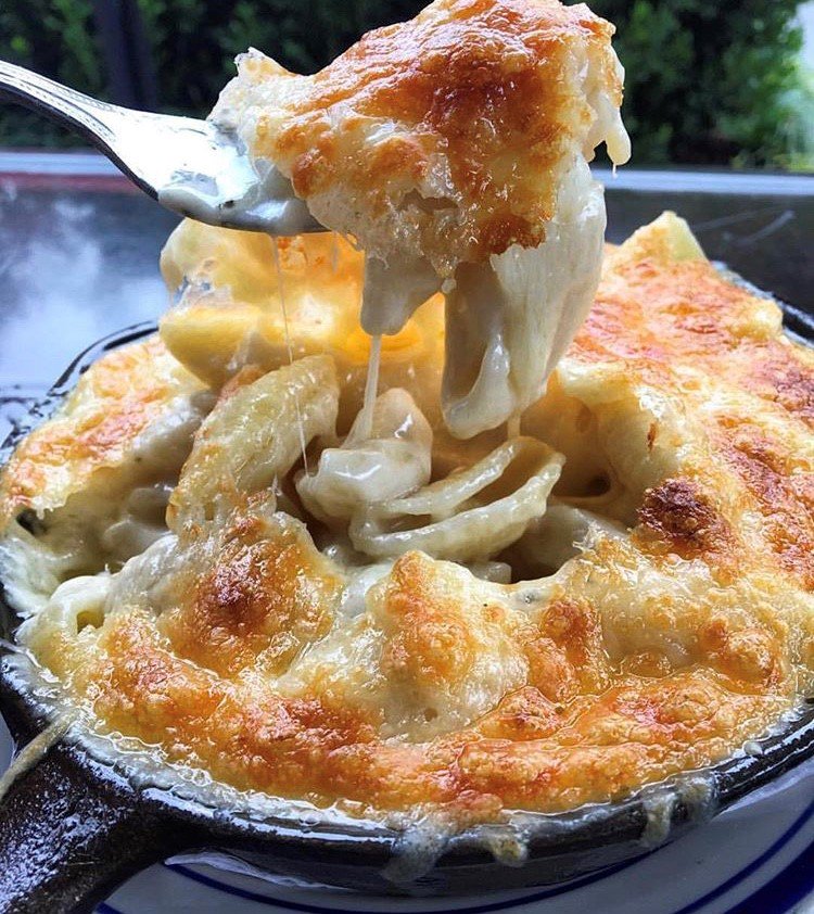KennedyWarrenA's tweet photo. It's National Mac &amp; Cheese Day, so we are obviously celebrating at Duke's! https://t.co/Ei5gbppHoo