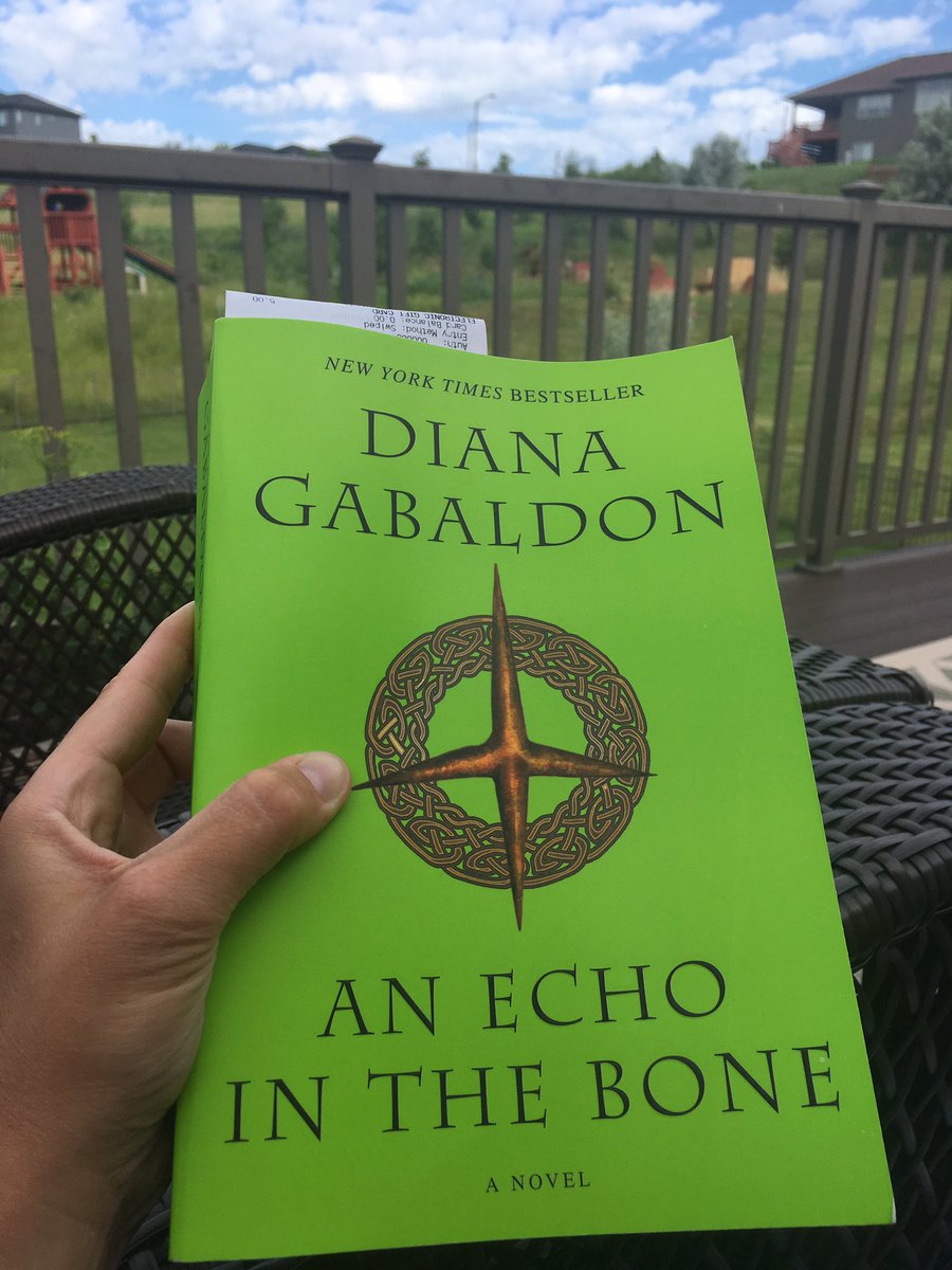 mariaoneset's tweet photo. Best book series ever!!! Started the series in April... can’t stop reading. Now on to book 7 ❤️❤️#outlander @Writer_DG #foreverhooked #bestlovestory @Outlander_STARZ https://t.co/pcLtfSiuza