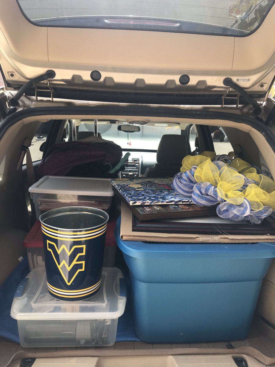Ms_D419's tweet photo. Move out day... 😢💙💛 https://t.co/oNGRigmjCo