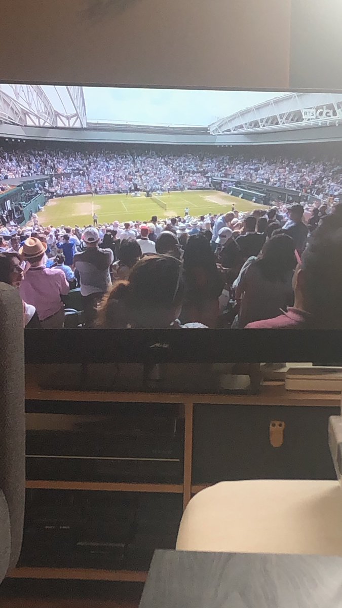 RossetAmandine's tweet image. Pas sûre que mon cœur tienne le coup... #GoRoger #WimbledonFinal  #5set