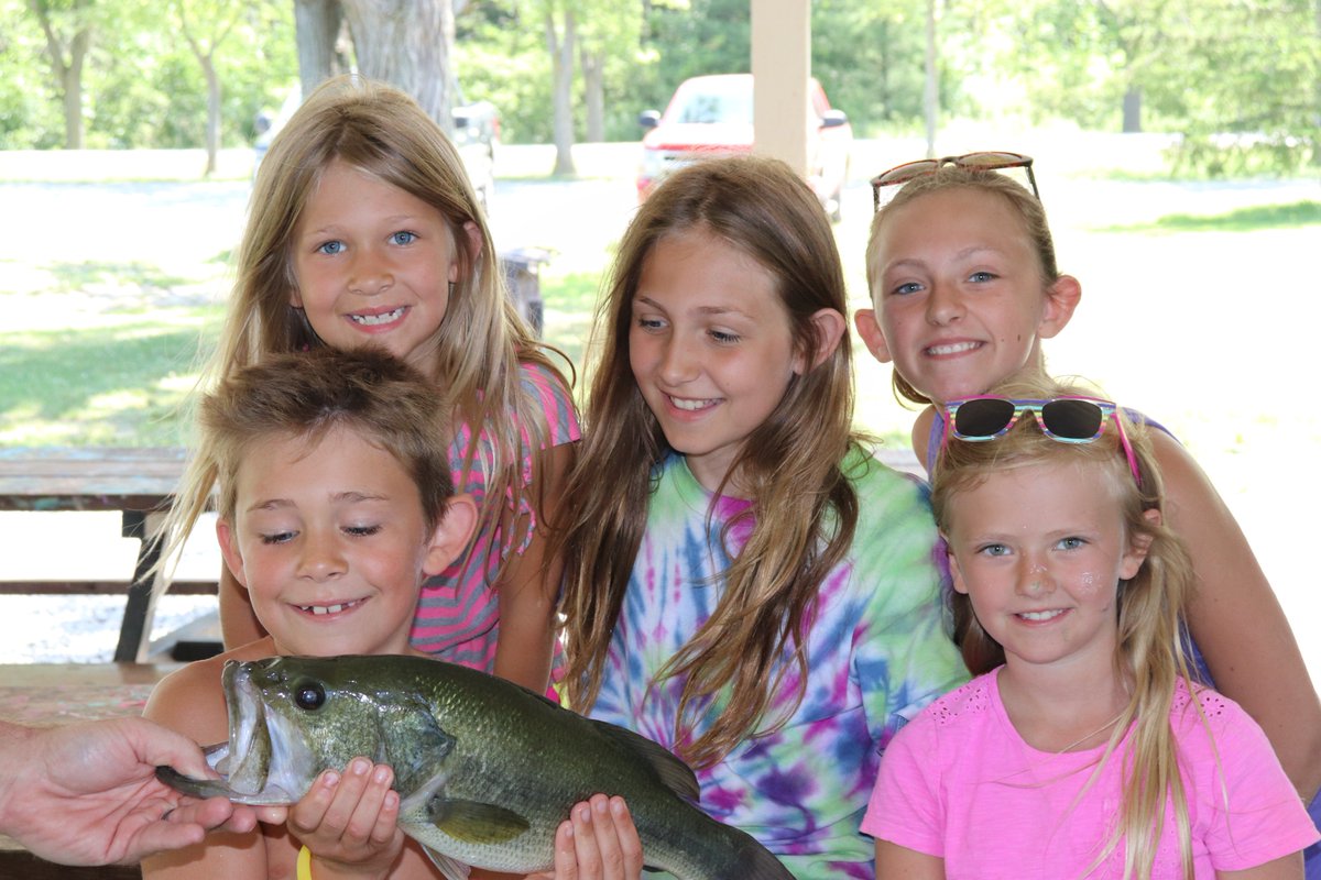 KidsOutFishing's tweet photo. Get your #kids #outdoors and away from their devices from time to time. We will bet their mental health and enjoyment with #family will improve at least 2 fold.
#MoreTackleboxesLessXboxes #GetKidsOutside #getemhooked #FamilyFun #KidsOutFishing #bass #fishing #mentalhealth https://t.co/8GP8ITItnd