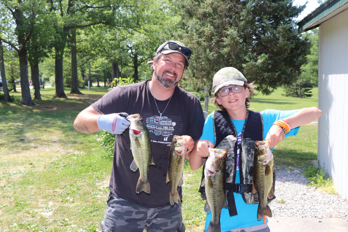 KidsOutFishing's tweet photo. Get your #kids #outdoors and away from their devices from time to time. We will bet their mental health and enjoyment with #family will improve at least 2 fold.
#MoreTackleboxesLessXboxes #GetKidsOutside #getemhooked #FamilyFun #KidsOutFishing #bass #fishing #mentalhealth https://t.co/8GP8ITItnd