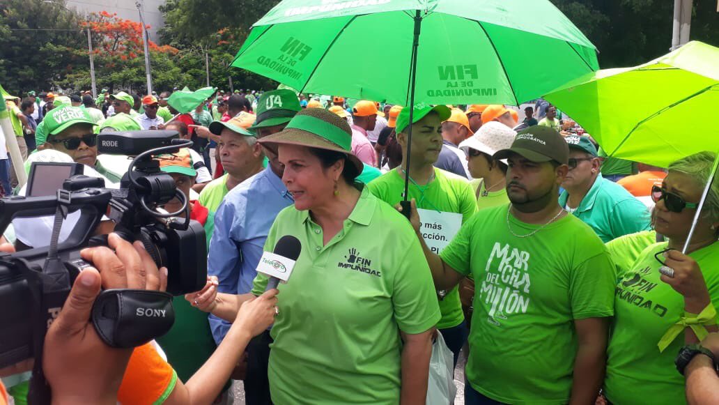 .<a href="/minoutavarezm/">Minou Tavárez Mirabal</a> presidenta de <a href="/ODemocratica/">Ola Democrática</a> llama al pueblo a seguir marchando en contra de la corrupción e impunidad.

La exdiputada y excandidata presidencial marchó hoy en Santiago junto a la sociedad civil y grupos que conforman <a href="/CeroImpunidadRD/">#MarchaVerdeOficial</a> 

#ElLectorRD #ElCibaoMarcha