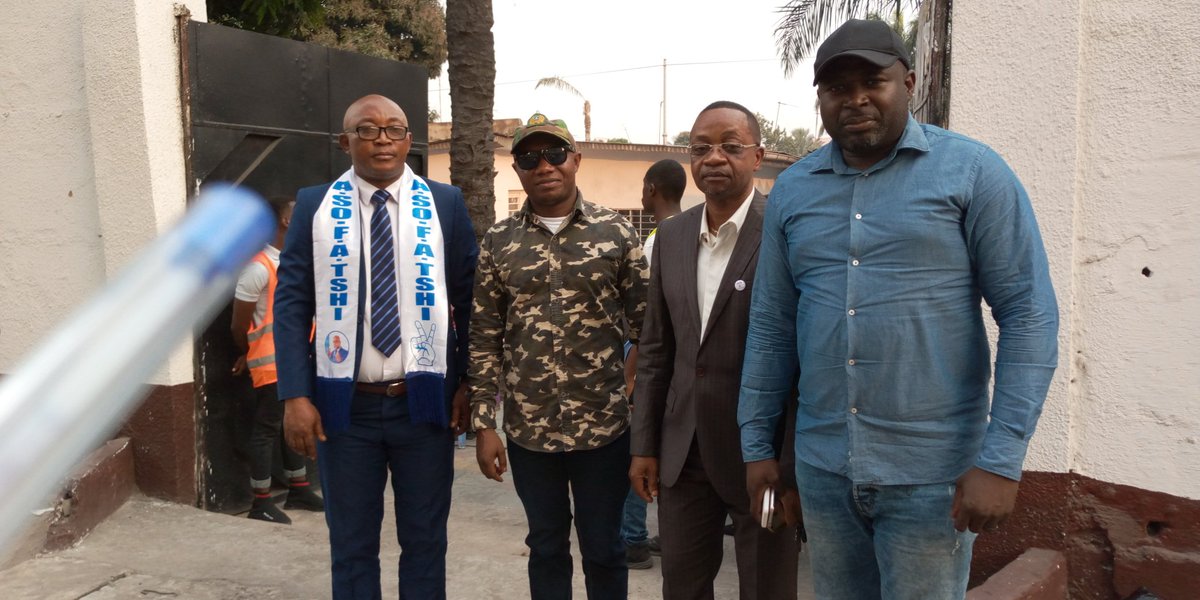 HonoreMvula1's tweet photo. Dimanche politique et soutien au chef de l'État Félix tshisekedi
Nous avons été invité par la coordination nationale de #ASOFATSHI une association de soutien aux actions et vision du chef de l'État #Felixtshisekedi
Une structure créé depuis 2017. Brvao à vous https://t.co/DJSyVahKsg