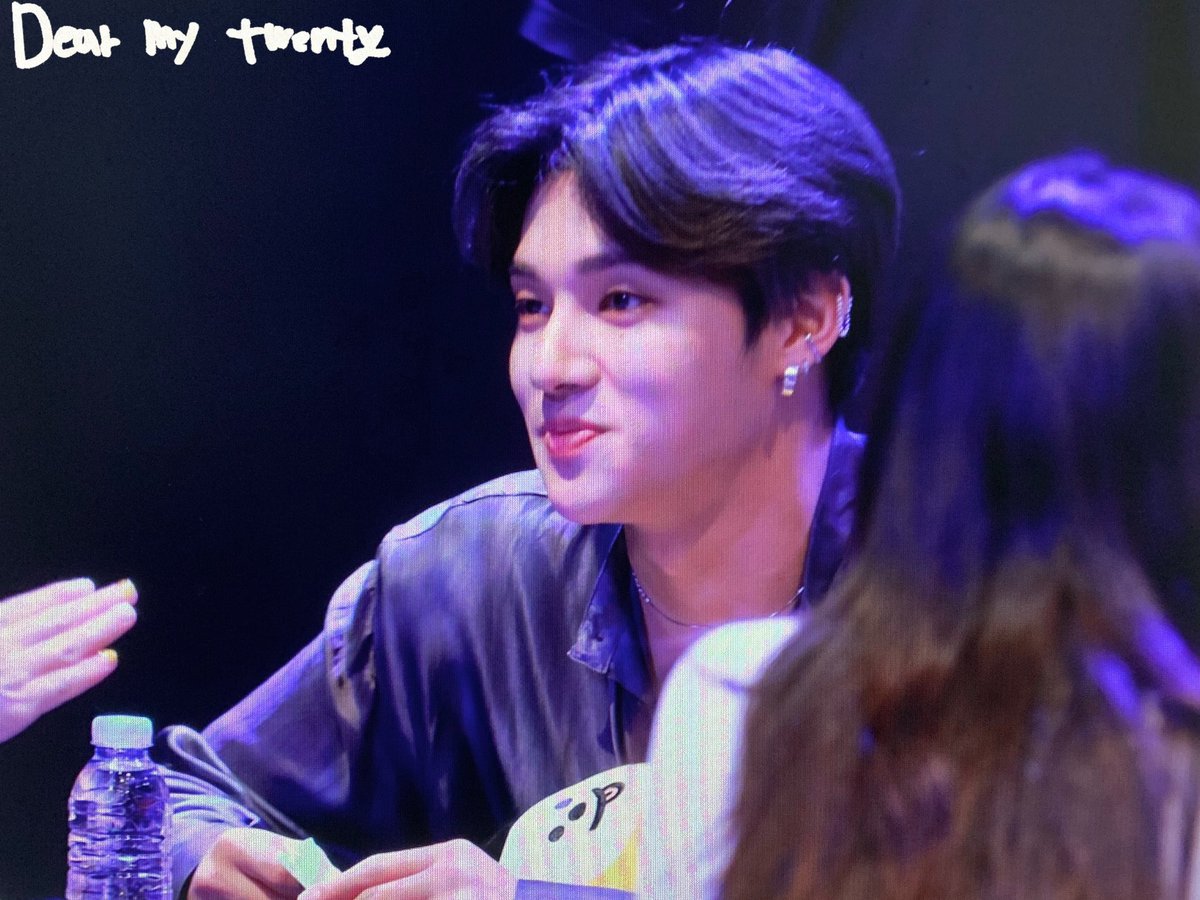 I gave him the Chimmy plushie before moving on to the next member and he kept it for a long time! I think about 20 minutes? At some point I thought he was going to keep it, but he eventually gave it to the staff.  ©  @dear_mytwenty