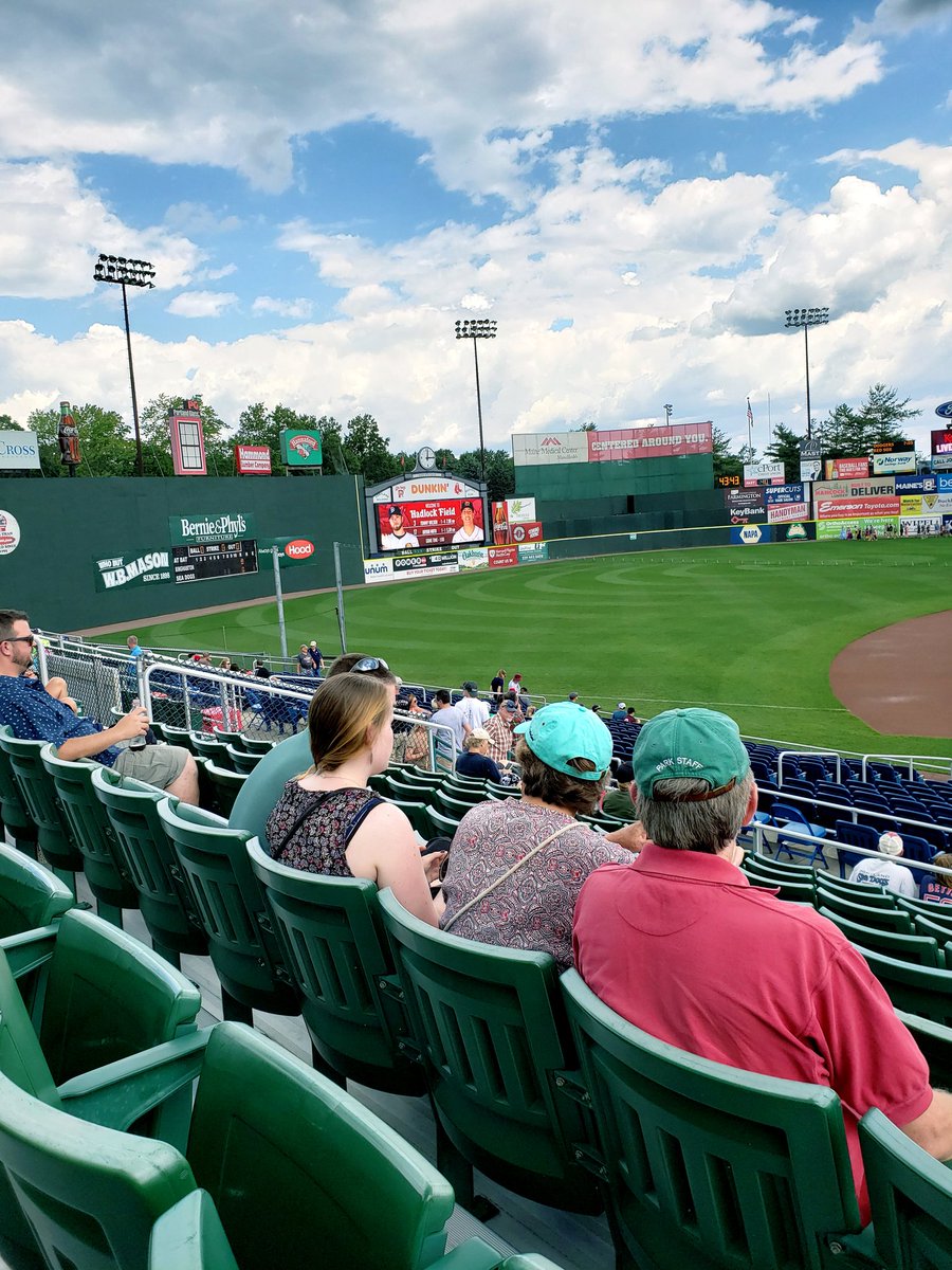 JustinToussaint's tweet photo. Sunday and double A baseball #GoSeadogs https://t.co/ORZAd3Nk4D