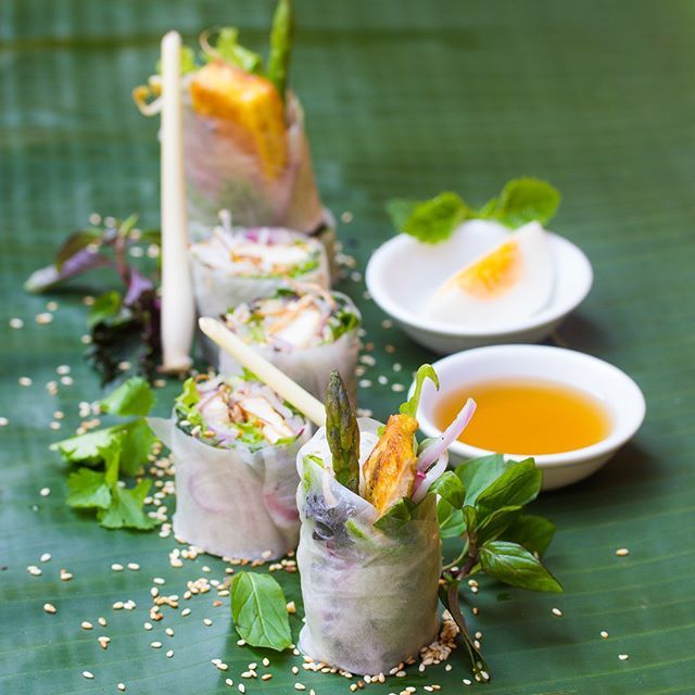 Summer roles are ideal finger food for parties and invitations. In the north of Vietnam they are called NEM CUỐN, while the south is called GỎI CUỐN. Once you get the hang of it, it's a quick-made appetizer that can be served as an aperitif. The cont… ift.tt/32trgwo
