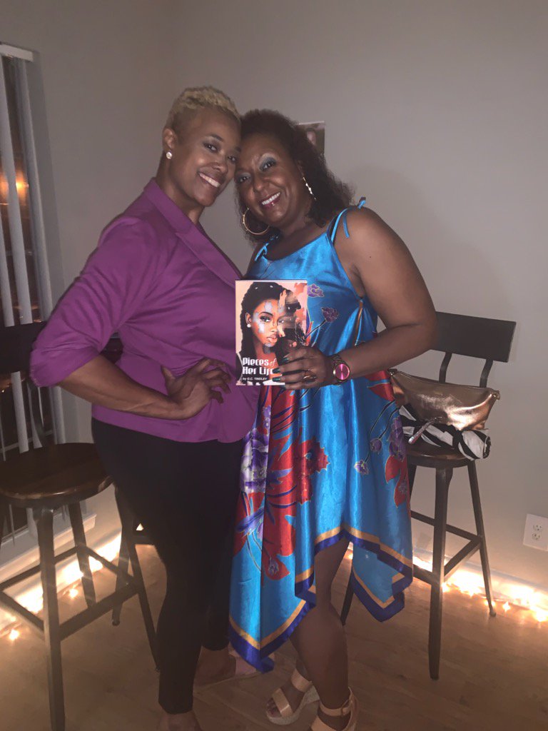 LongbeachWriter's tweet photo. My 1st book signing was a success last night https://t.co/qj251DgYUj