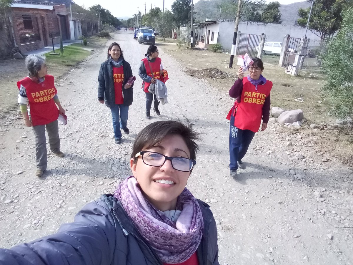 ViolessG's tweet photo. Junto a los compañeros del @POSalta recorrimos Barrio 17 de Octubre y Juan Manuel de Rosas. 
Frente a la profunda crisis del régimen político desarrollemos una alternativa de poder por un #GobiernoDeTrabajadores https://t.co/aedFi33JXX