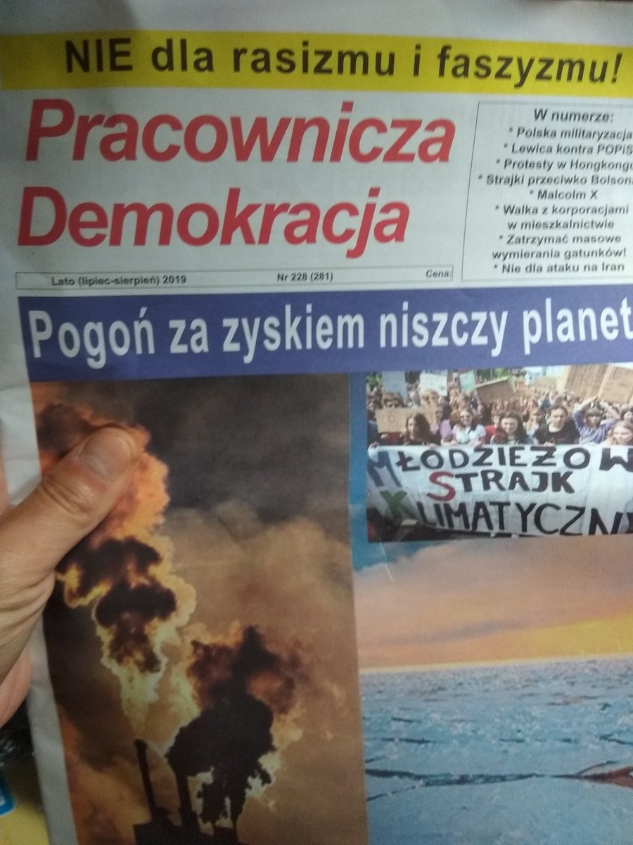 RazemPodkarp's tweet photo. Wczoraj w Queercach spotkałyśmy mnóstwo zaprzyjaźnionych osób i organizacji. Wszystkie serdecznie pozdrawiamy. Przywiozłyśmy trochę dobrej bibuły. #queerce @PracDem #kielce #marszrówności #loveislove https://t.co/AKmbDbl5Xb