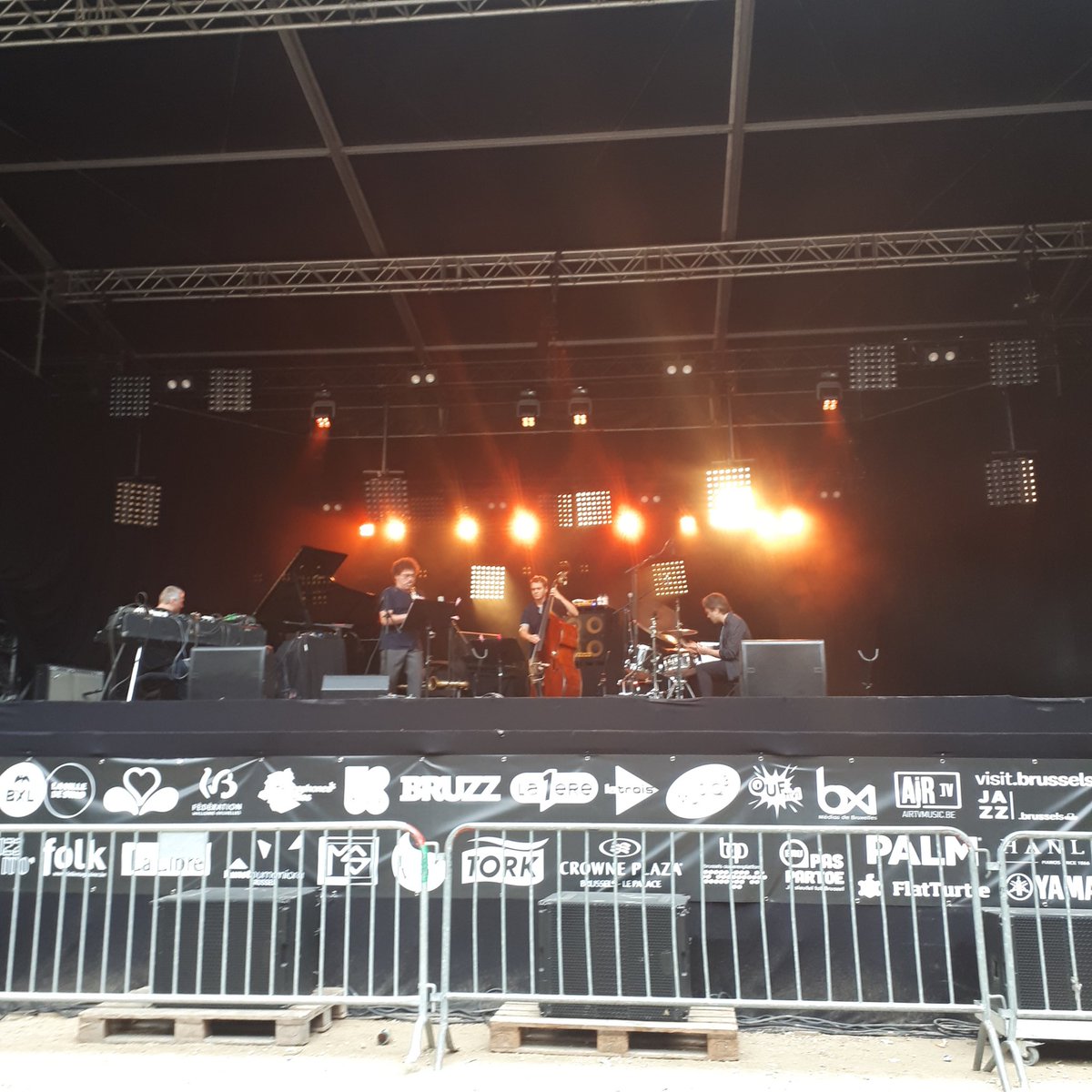 <a href="/Brosella/">Brosella</a> Altijd een fijn weerzien. #Brosella jazz en folk festival in prachtig park leidt de zomer in. Stéphane Kerecki en de French Touch.