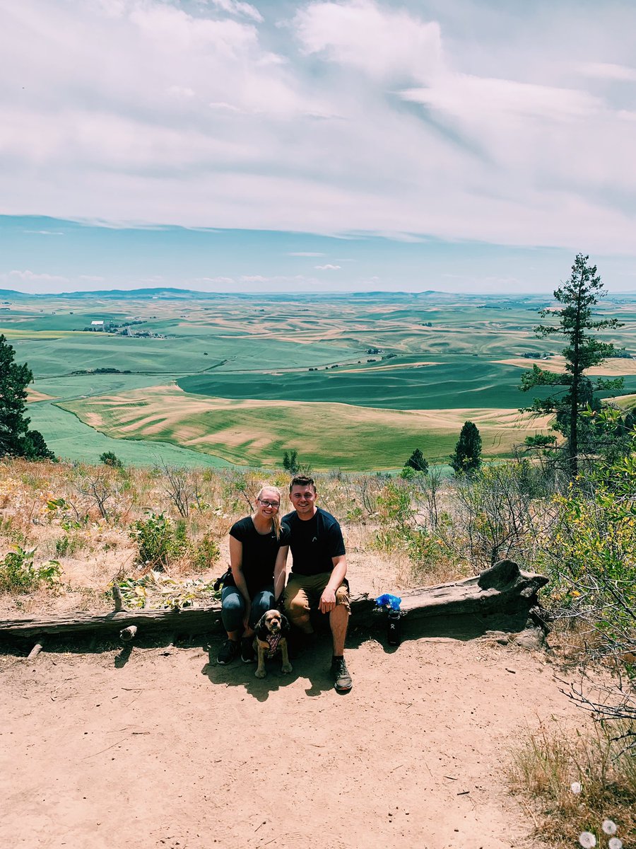 krainnnn's tweet photo. Only took us 8 damn months to take a cute picture together https://t.co/zlGvcVAAwF