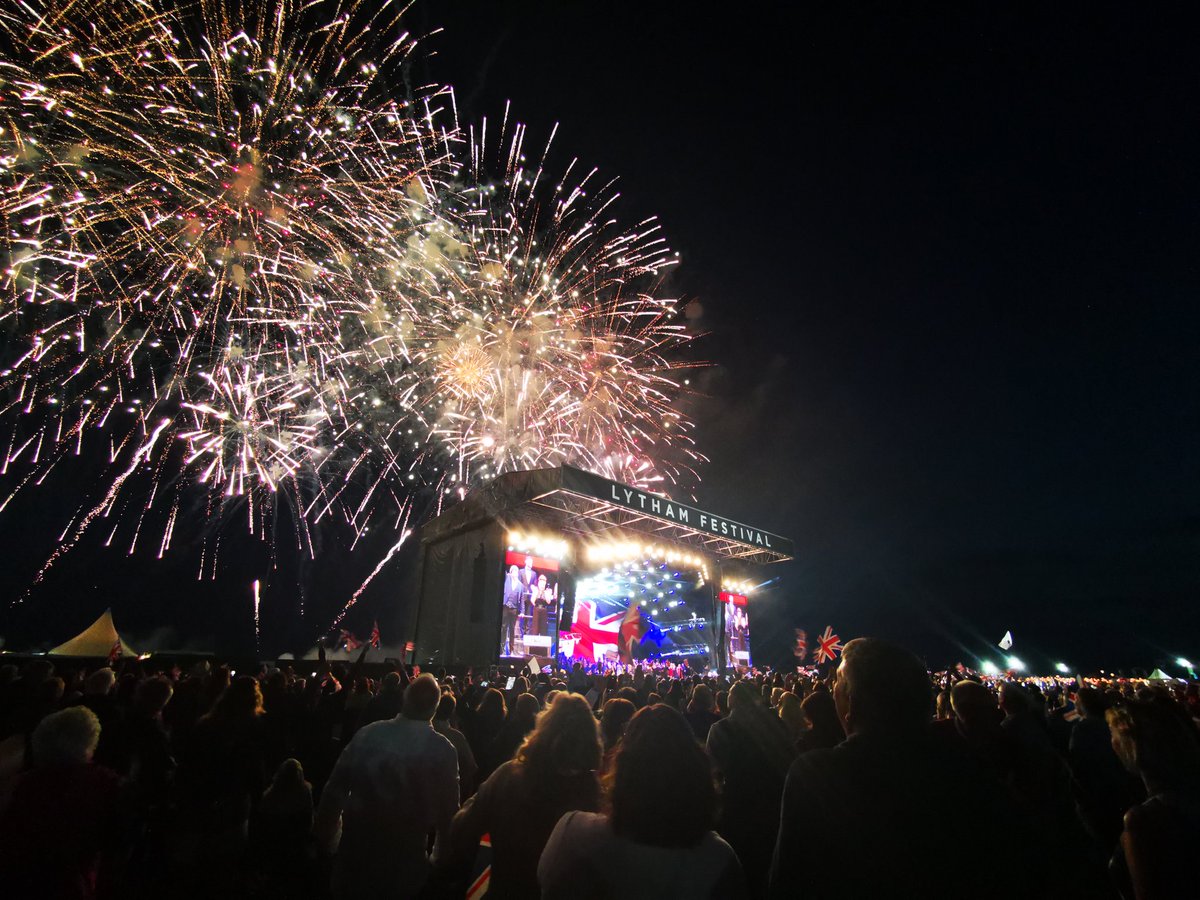 samontheweb's tweet image. Wow Lytham what a show! Best Proms ever @LythamFestival #LythamFestival #LF10