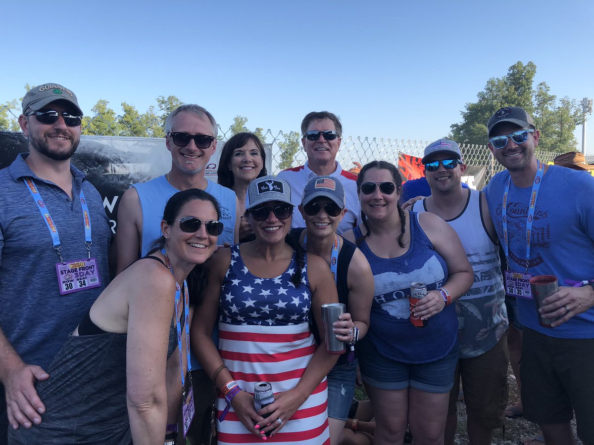 NiLo_3373's tweet photo. Sad to see such an awesome weekend come to an end! Ready for CC’20!!!🤠🇺🇸♥️ @countryconcert #CountryConcert19 https://t.co/O9eFulFTqn