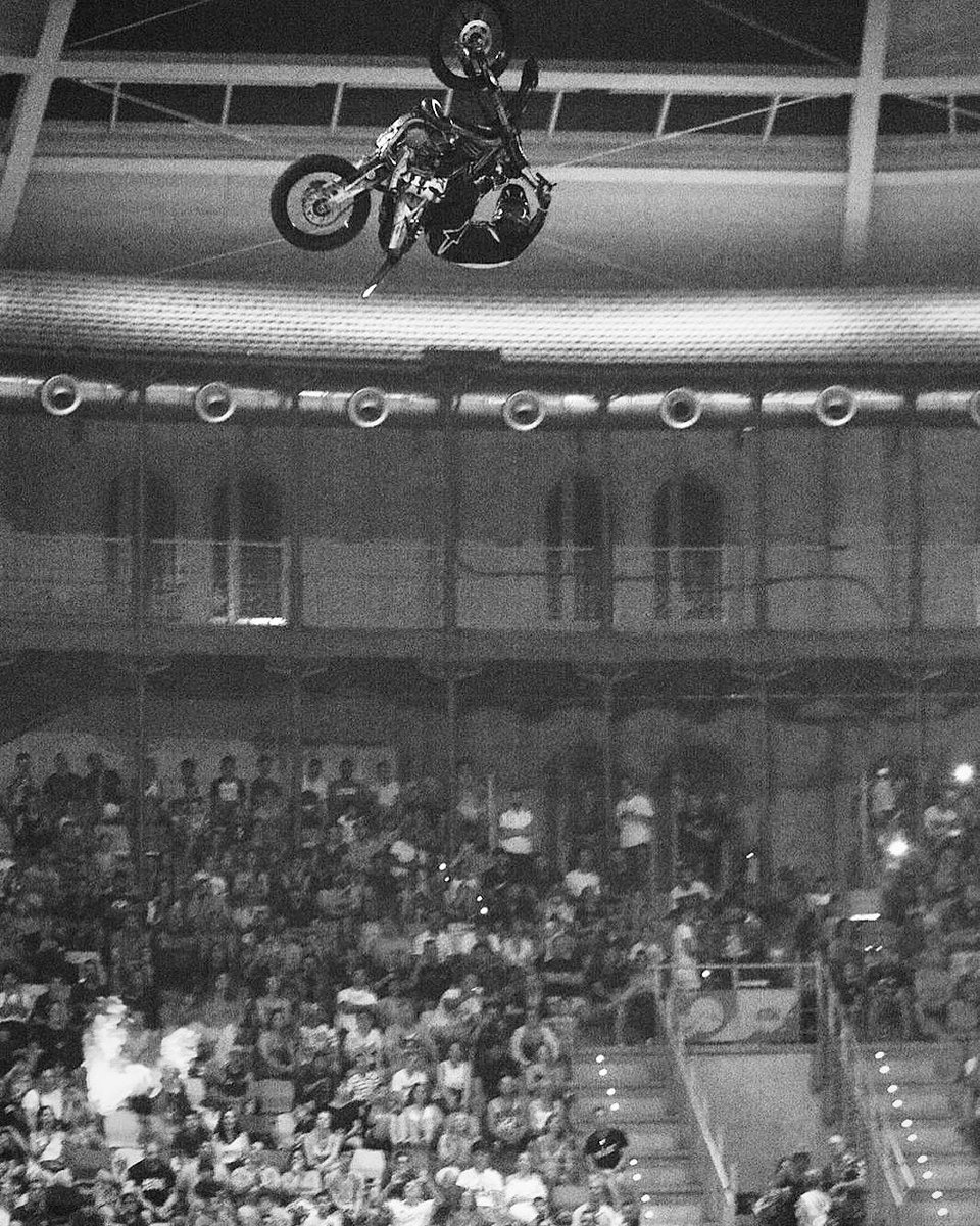 JUST RIDING #tarracoarena @breaking_oficial #whipitwednesday 📸 <a href="/xavimorgado/">Xavi Morgado</a> FREESTYLE DE TARRAGONA🔥 
•
•
@monsterenergy
@monster_energy_uk 
@alpinestarsmx
<a href="/melonoptics/">Melon Optics</a> 
@ninjazgloves 
@dirtcultclothing 
@bud_racing 
@madform 
@perfectnutrition_
@imagedesigncustom 
<a href="/prochocs/">Prochocs</a>