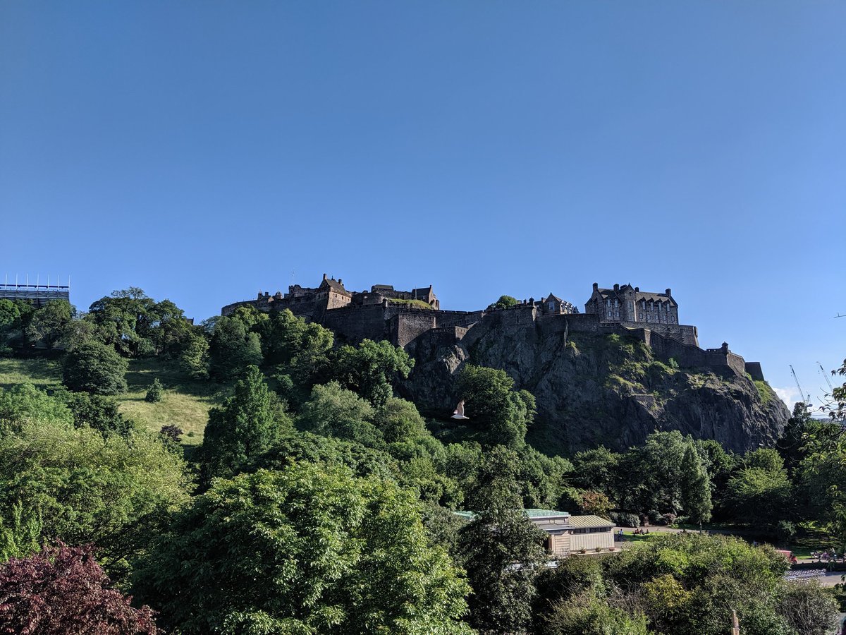 jwholdsworth's tweet photo. Summer has finally arrived in #Edinburgh https://t.co/A9vymYlu4s