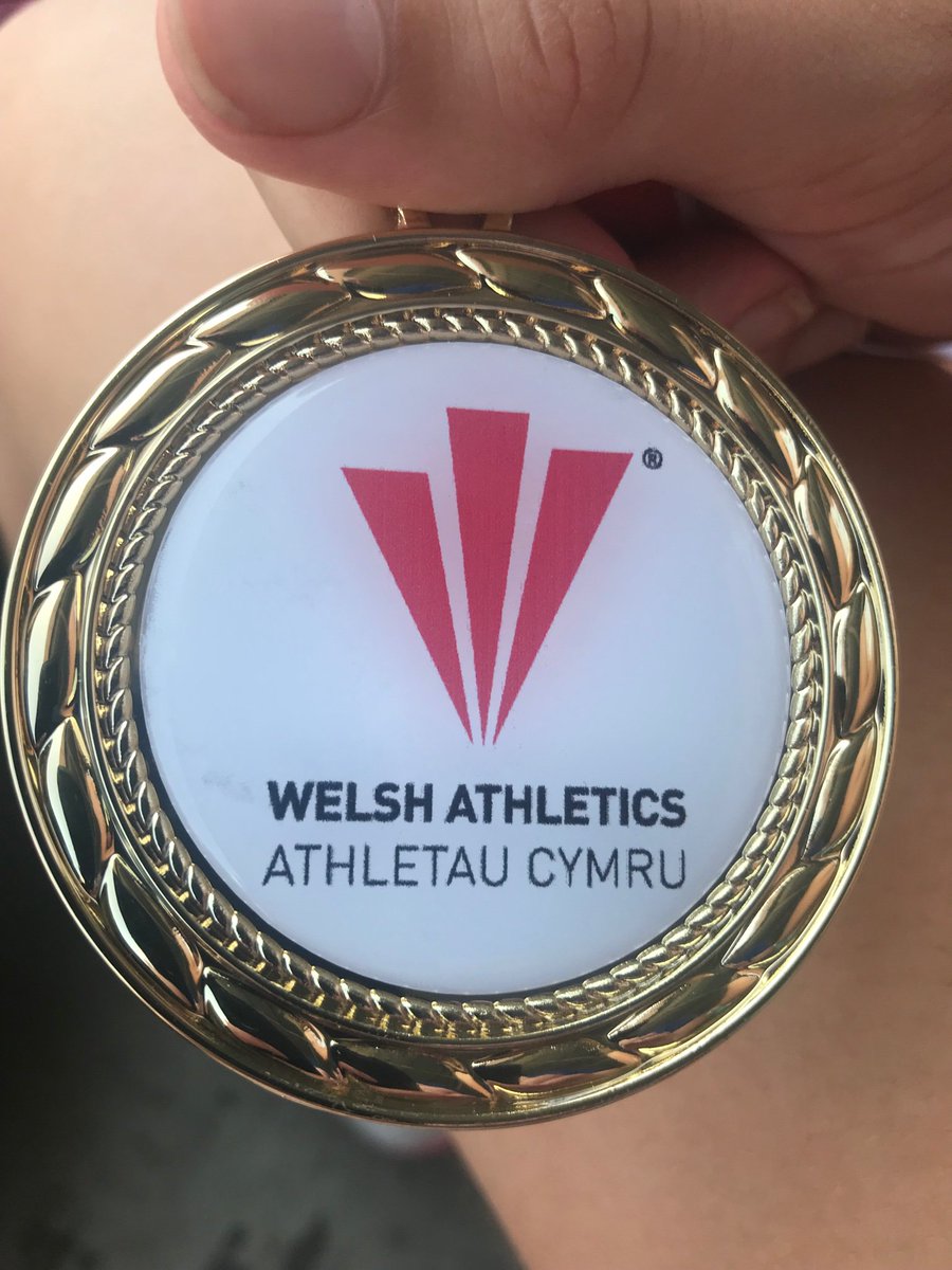 Cnd69Colin's tweet photo. Well Done Cate Davies Welsh U15 Hammer 🔨 Champion 🥇2019 @caerleongirlspe @NewportHarriers  @WelshAthletics 
Well done to all the other athletes with some great PB’s out on track &amp; field today including a Commonwealth record in the long jump 😱🏆🥇 https://t.co/REIrV8Oor2