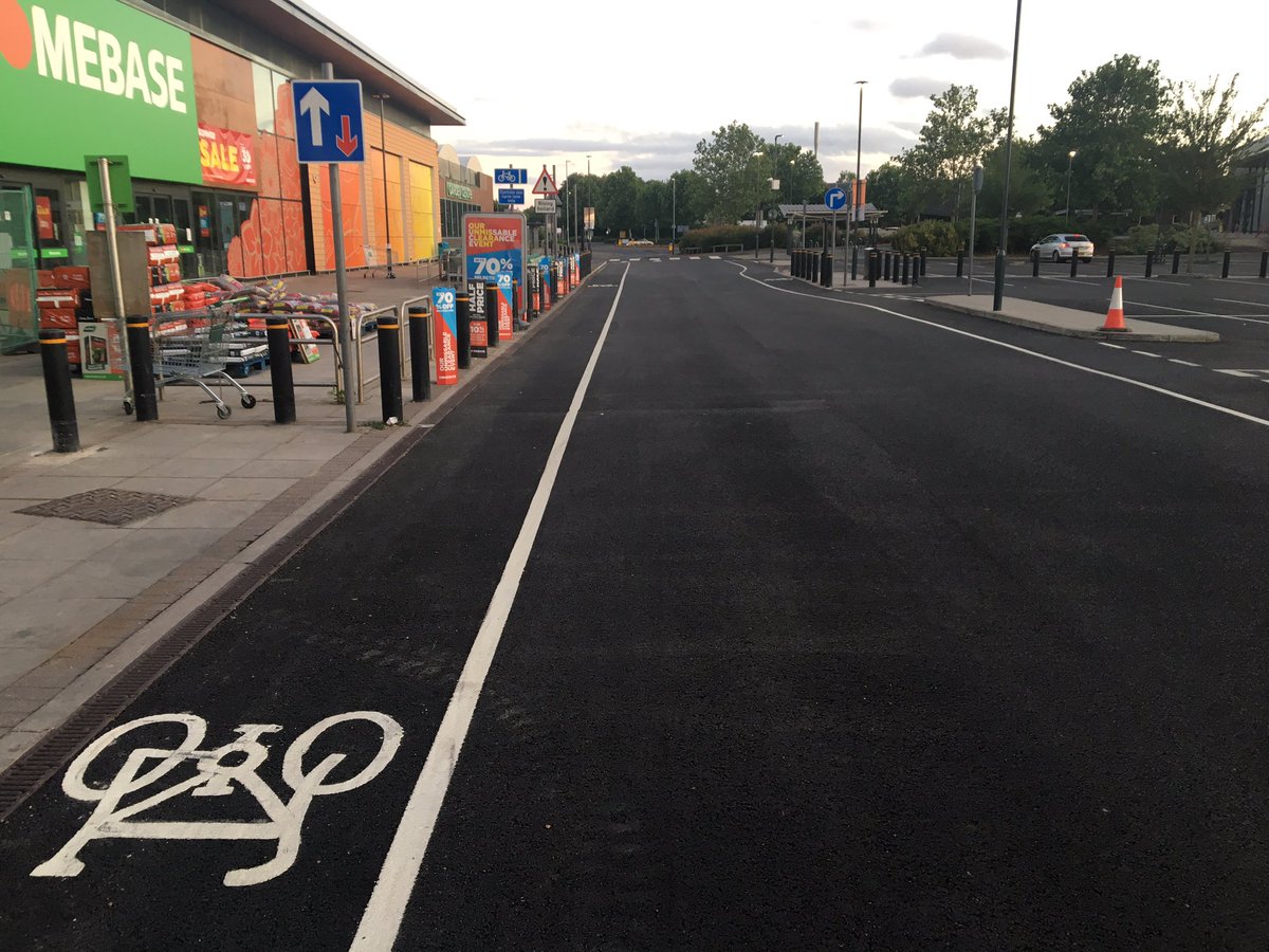 Photos of the area outside Homebase now the recent work looks complete. It appears through traffic is now being permitted. (The “turn right” sign looks like a remnant from the previous arrangement). Previous layout:  http://cyclestreets.net/location/38039/   @camcycle  @Cambslive