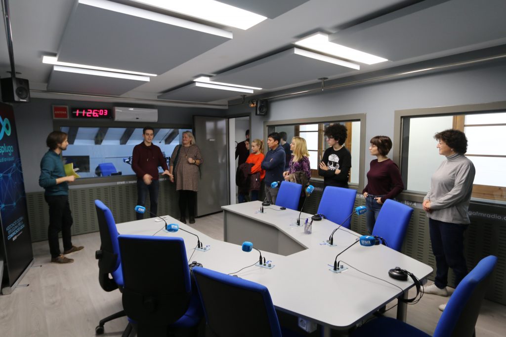 📻📸 L’Espluga Audiovisual busca nous col·laboradors per a la pròxima temporada de ràdio de l'<a href="/esplugafmradio/">EFMR.cat Conca de Barberà</a>
⬇️ INFO ⬇️

efmr.cat/blog/2019/07/0…