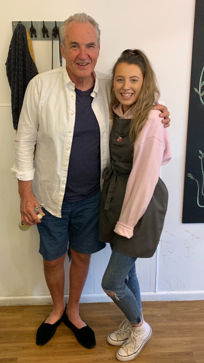 MandieHowells's tweet photo. @larrylamb47 thank you so much Larry x you made my daughters weekend 😁#gavinandstacey #Barrybados #Porthkerrypark https://t.co/f2kbKUUsHe