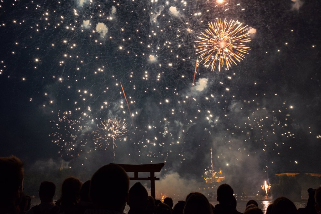 VilledeMetz's tweet photo. 🎇 Le ciel de #Metz s’est illuminé ce soir à l’occasion du magnifique feu d’artifice célébrant la #fêtenationale #14juillet ! https://t.co/tFAJuVg0Xa