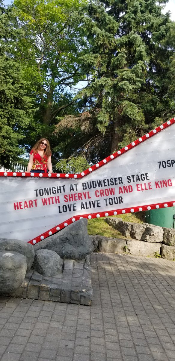 TweetyTea19's tweet photo. #LoveAliveTour This #Baraccuda can't wait to hear @ElleKingMusic #CherylCrow @officialheart @budweiserstage #6ix https://t.co/o4MzIvIJ1g
