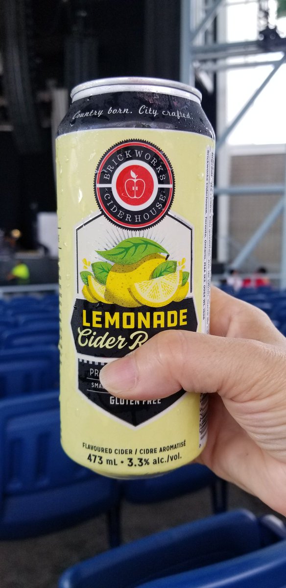 TweetyTea19's tweet photo. #LoveAliveTour This #Baraccuda can't wait to hear @ElleKingMusic #CherylCrow @officialheart @budweiserstage #6ix https://t.co/o4MzIvIJ1g